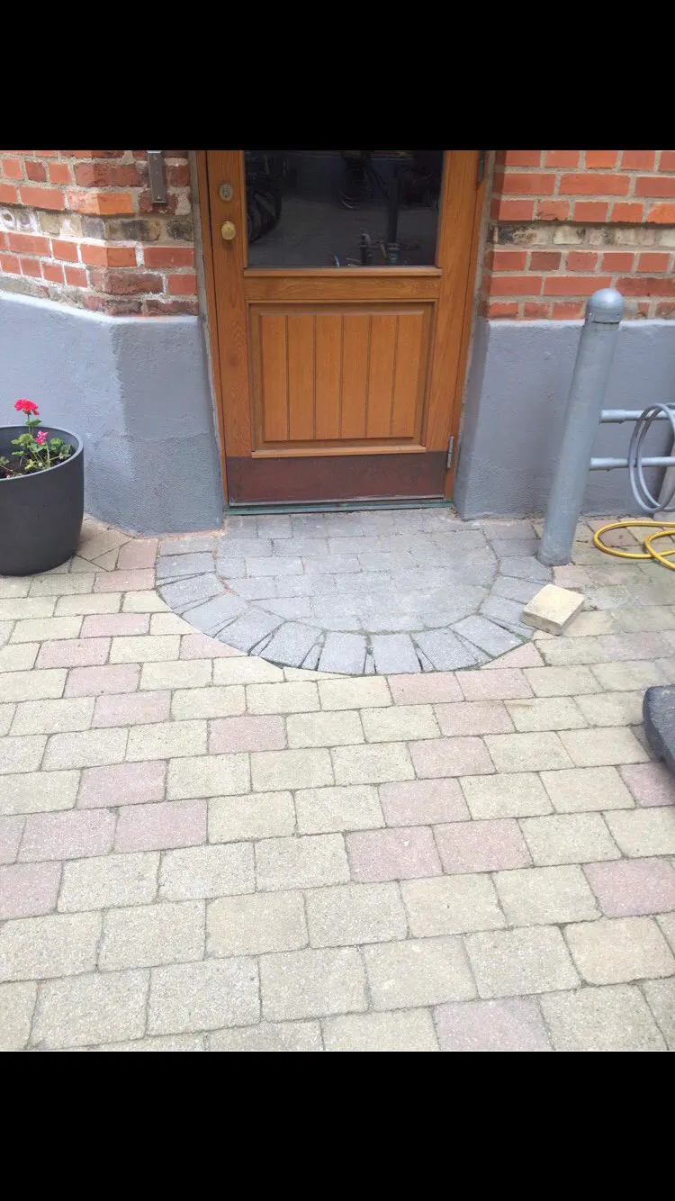 Placera av gatsten och betong plattor – bild 4